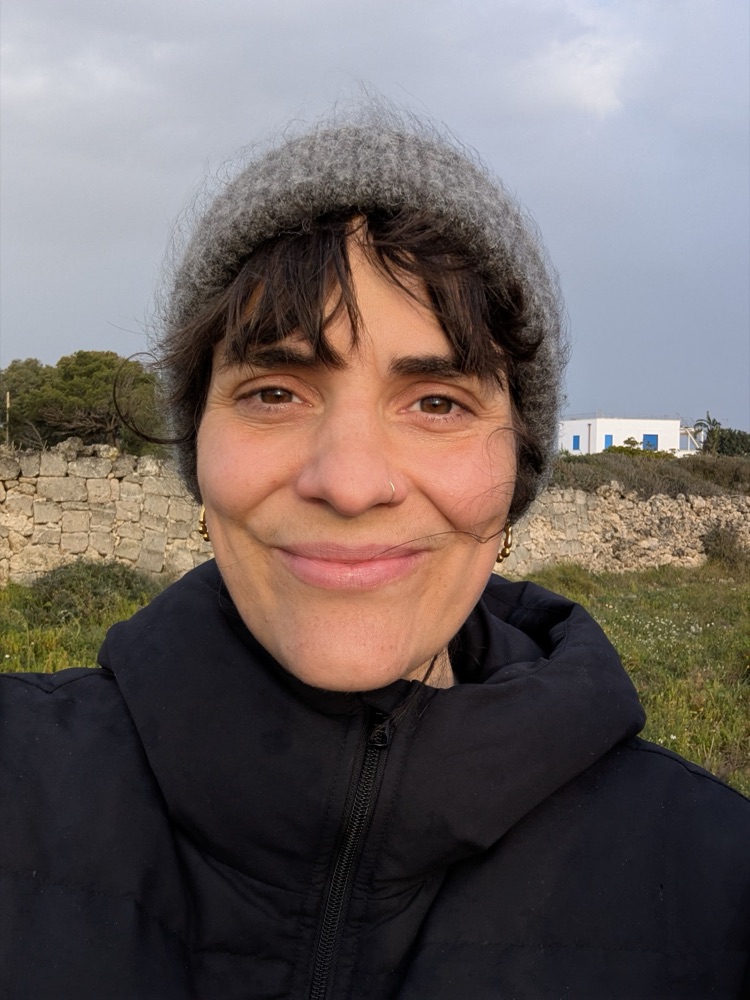 Johanna Hirte-Rackwitz draußen in der Natur